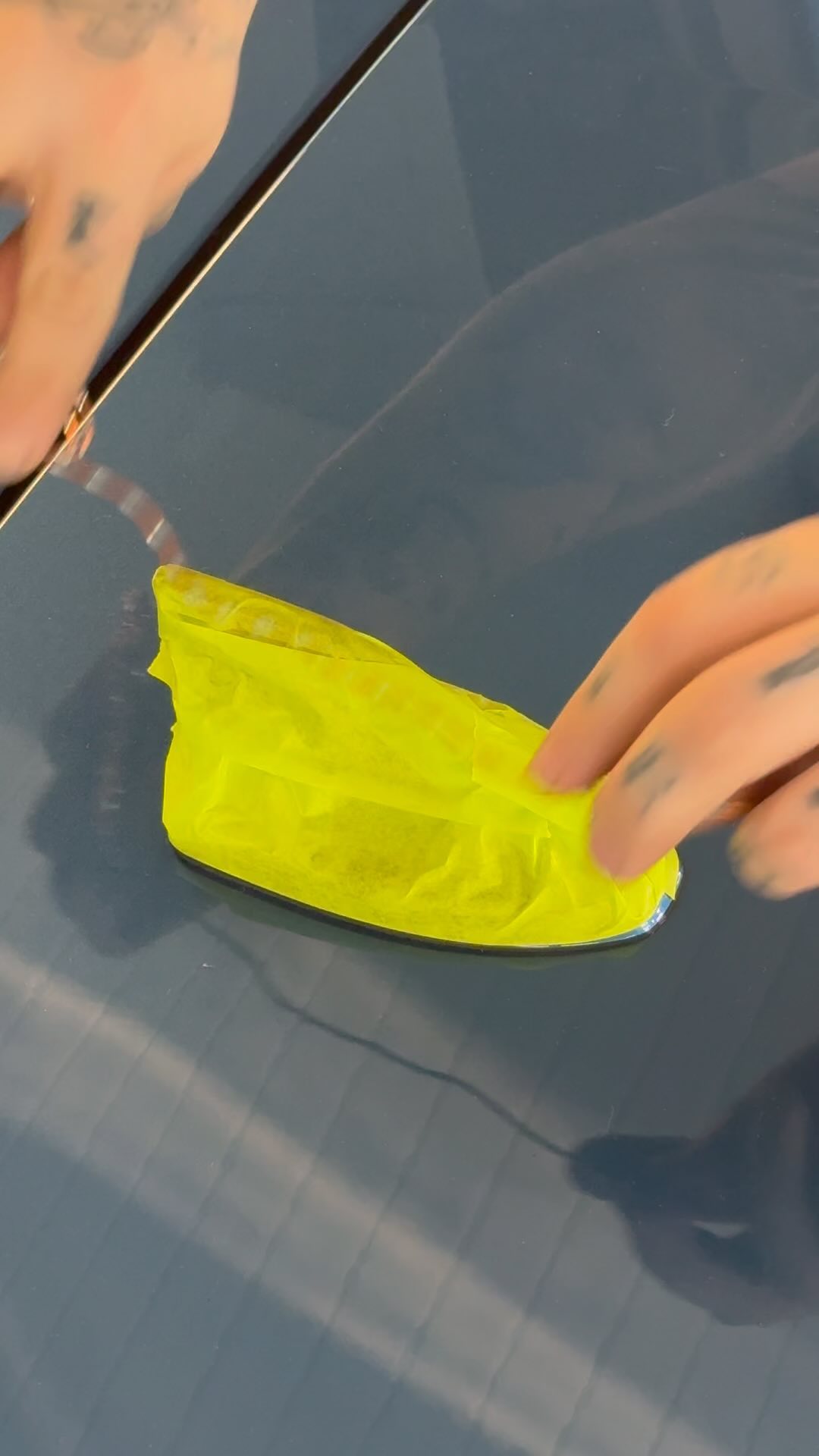 Dach wrap ohne Demontage der Antenne
-work smarter not harder… @yellotools
Bock auf Farbe? schreib uns …
Follow @kloster_industries
-
Für mehr folgt @kloster_industries
🌍 www.Kloster-Industries.de
️ 0176/32789132
Info@kloster-industries.de